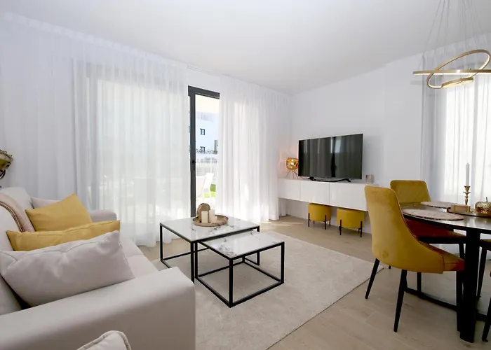 Estepona West Luxury Apartment Leona