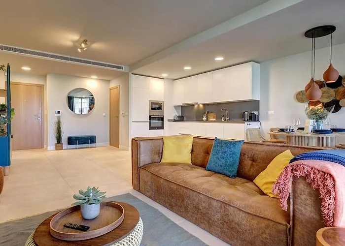Peaceful Apartment With Views And Garden