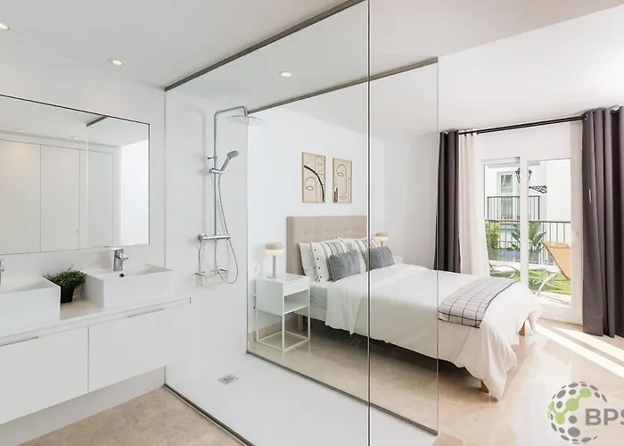 Elegant And Stylish Retreat 592