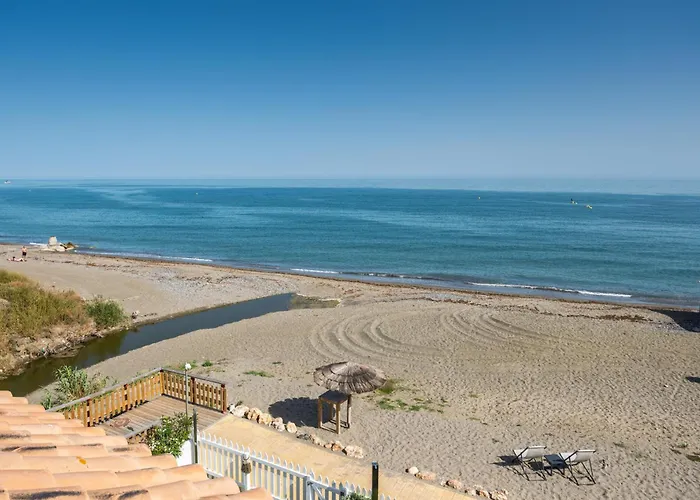 Casa Adosada En Primera Linea De Playa, Estepona