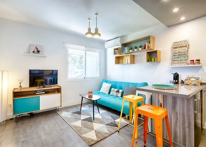 Beachside Cosy Apartment With Pool