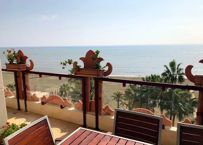 Atico-Duplex primera linea de playa en el centro de Estepona