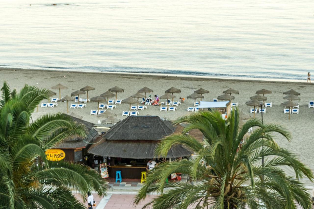 Bonito En Primera Línea De Playa Apartamento