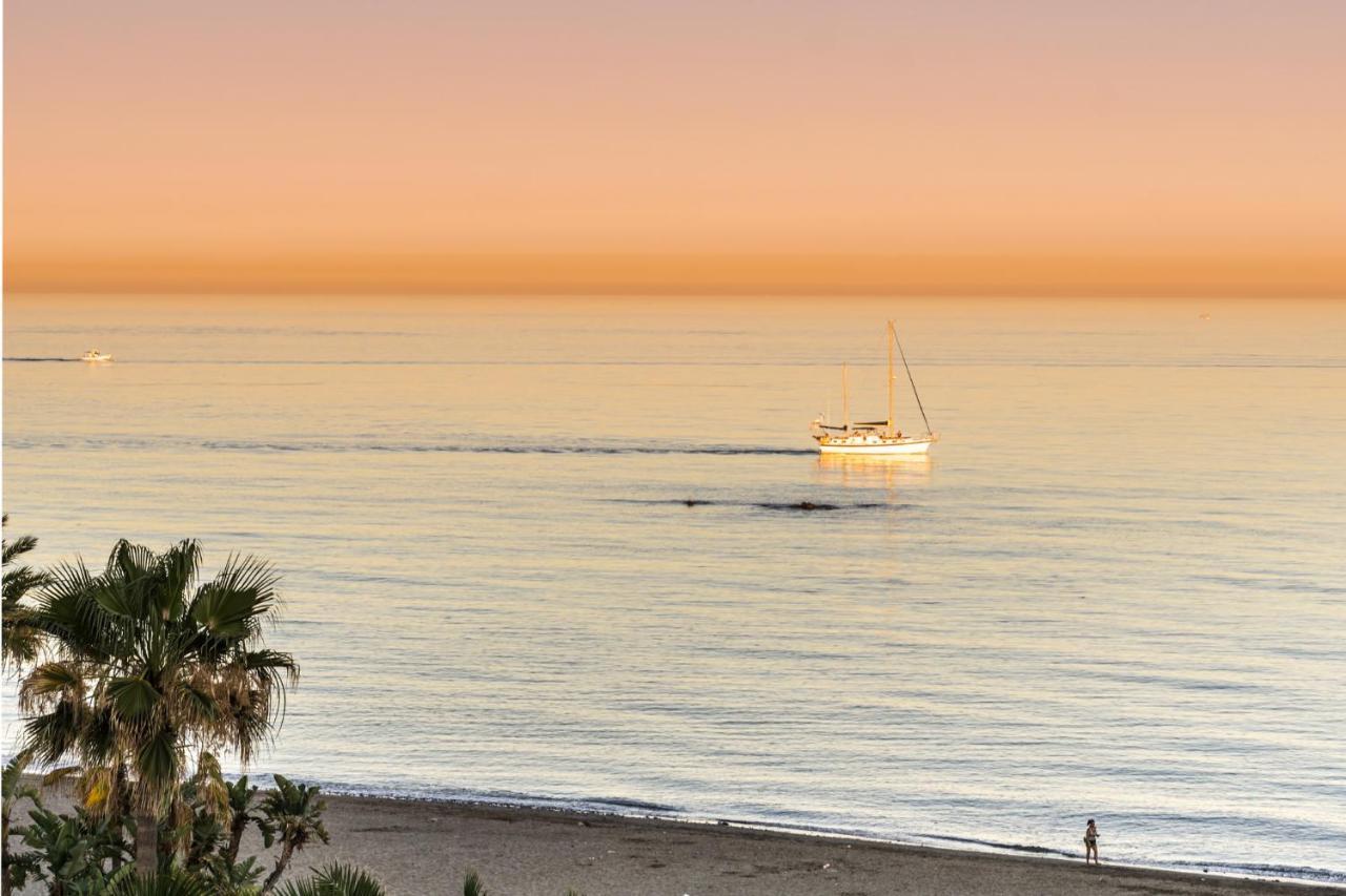 Bonito En Primera Línea De Playa Apartamento