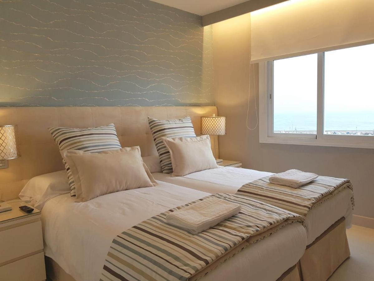 Fabulous In Front Of Sea & Marina With Incredible Views Appartement
