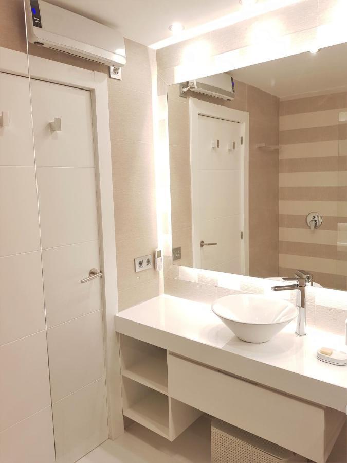 Fabulous In Front Of Sea & Marina With Incredible Views Appartement Estepona