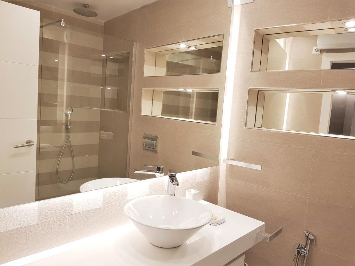 Fabulous In Front Of Sea & Marina With Incredible Views Appartement