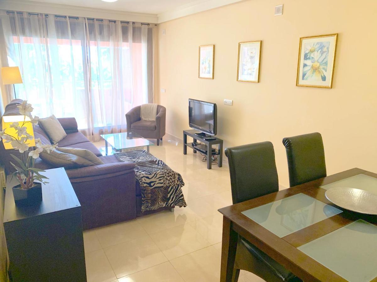 Apartment Salinas. For 4. Terrace/parking/pools/gym/4mins *