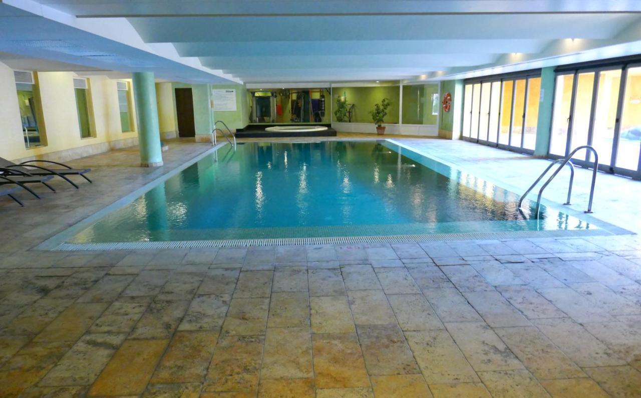 Salinas. For 4. Terrace/parking/pools/gym/4mins Apartment Estepona
