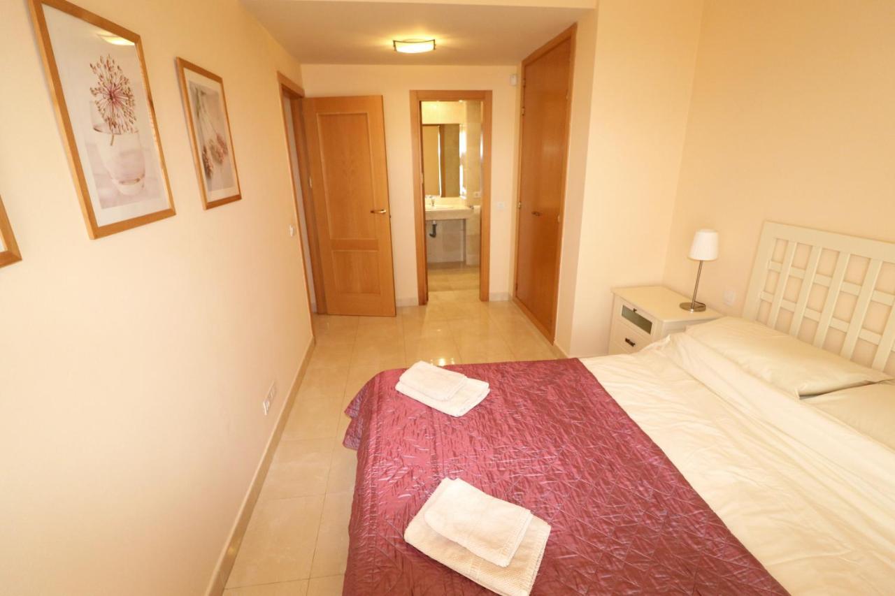 Salinas. For 4. Terrace/parking/pools/gym/4mins