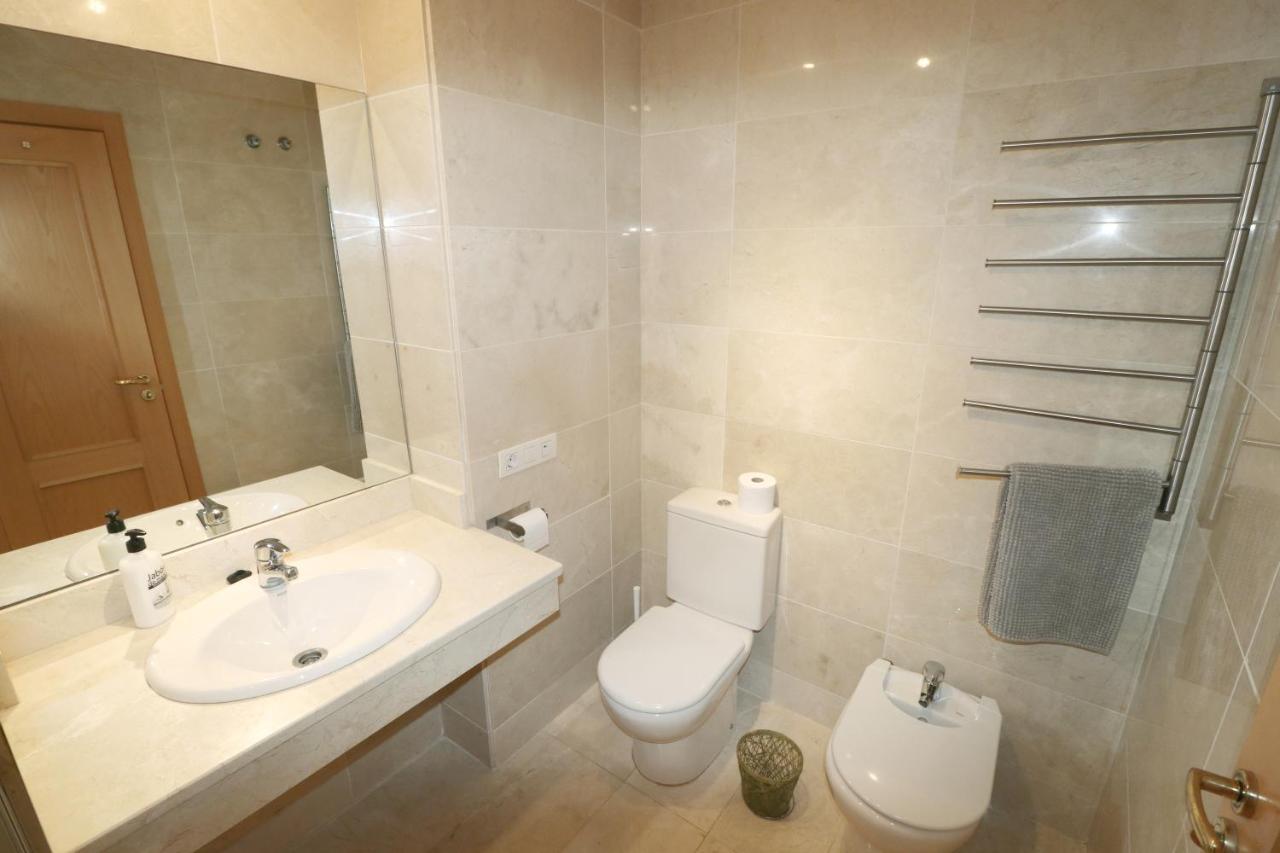 Salinas. For 4. Terrace/parking/pools/gym/4mins * Estepona
