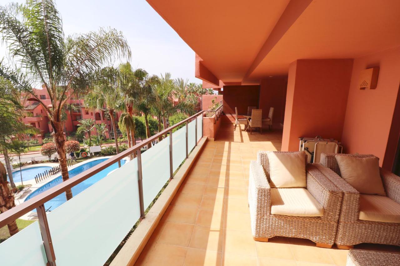 Salinas. For 4. Terrace/parking/pools/gym/4mins *