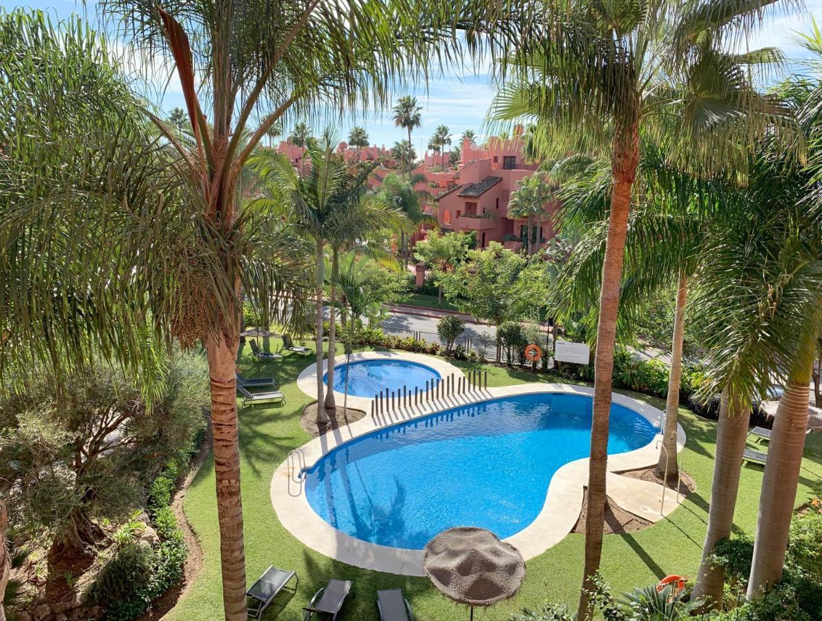 Salinas. For 4. Terrace/parking/pools/gym/4mins *