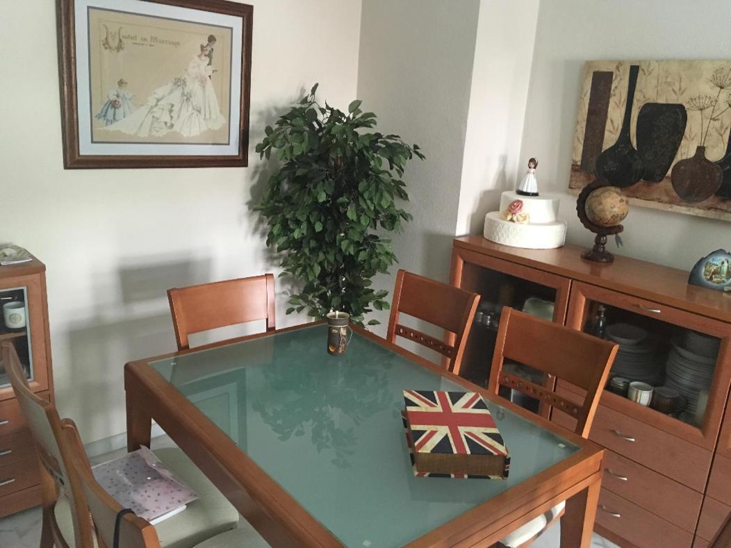 Apartamento De 3 Dormitorios - Cerca Del Puerto Y La Playa *