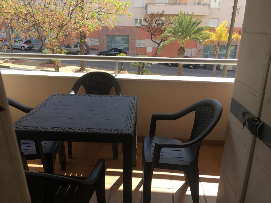Apartamento De 3 Dormitorios - Cerca Del Puerto Y La Playa *