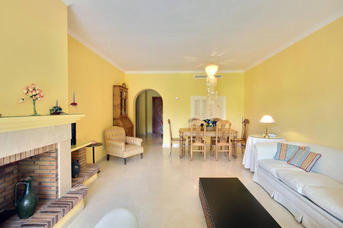Entre Marbella Y Appartement Estepona