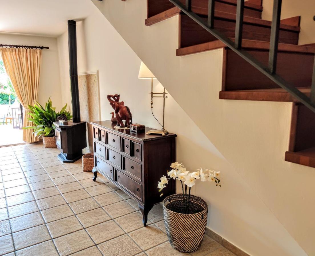 Spacious Beachfront Town House In With Fully Equipped Kitchen, Pools, Garden, Sea View * Estepona