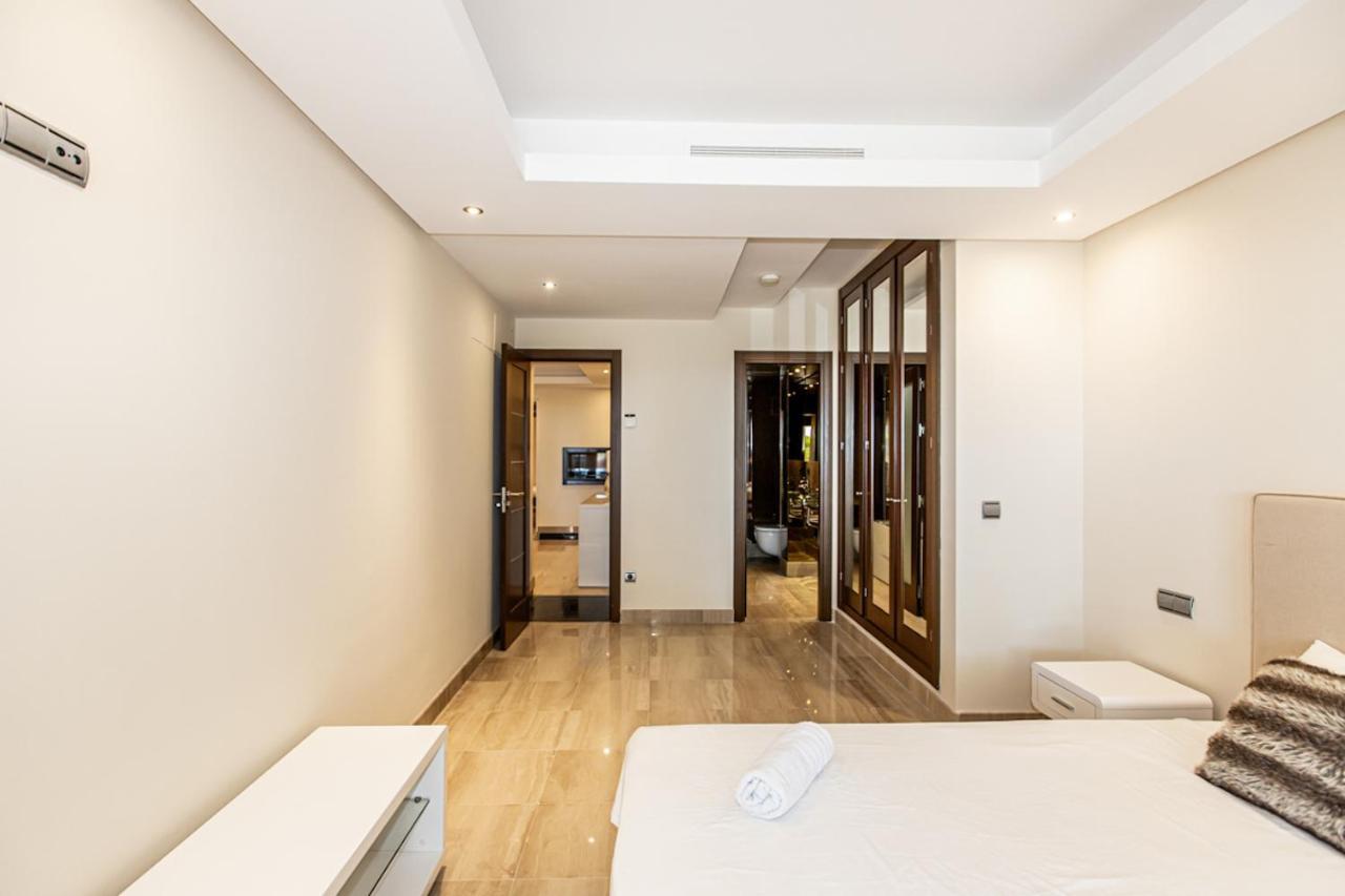 Apartment Frontline Luxe Apt In Bahia De La Plata Rdr214