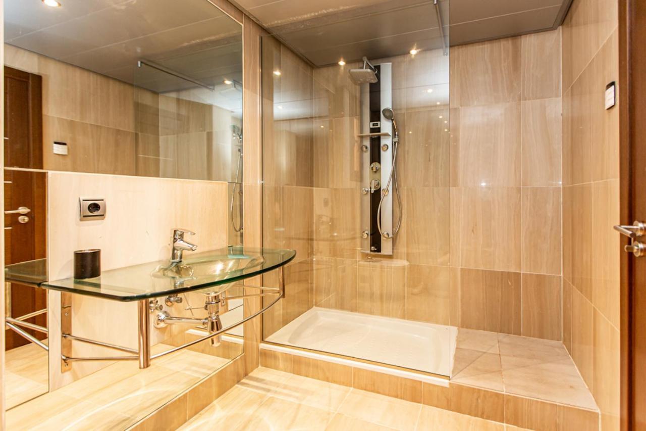 Apartment Frontline Luxe Apt In Bahia De La Plata Rdr214 Estepona