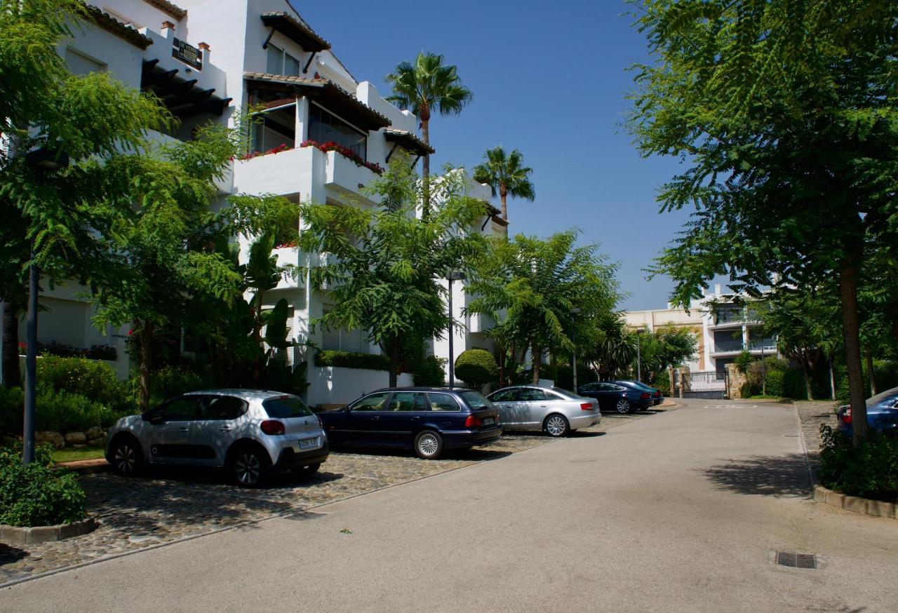 Apartment Exceptional Beachfront Complex With Pool In Costalita, Estepona