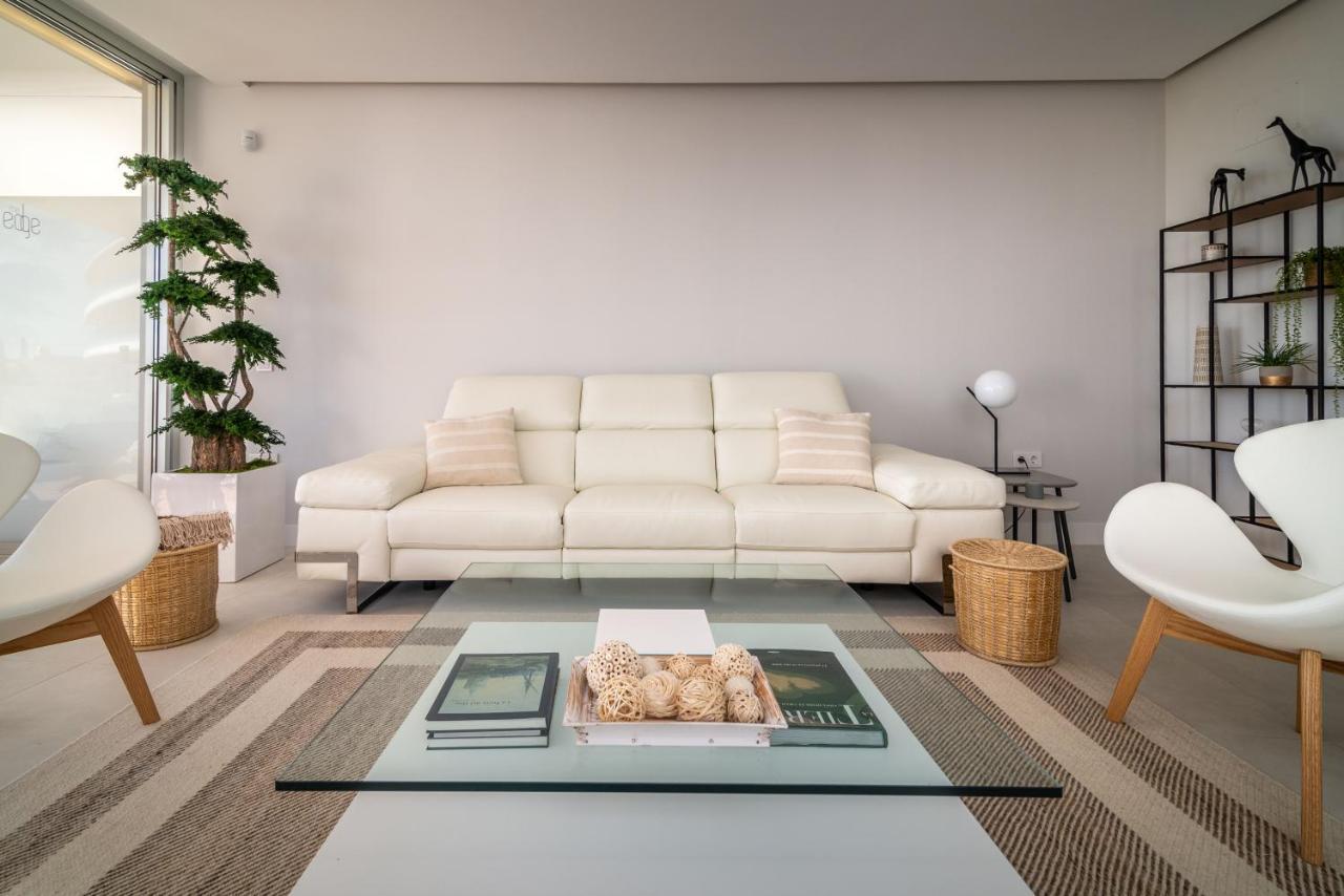 Vacation Marbella I Live On The Edge Of The Sea, New Beachfront Condo, Padel Courts, Gym, Sauna, Luxury And 24-7 Security Appartement *