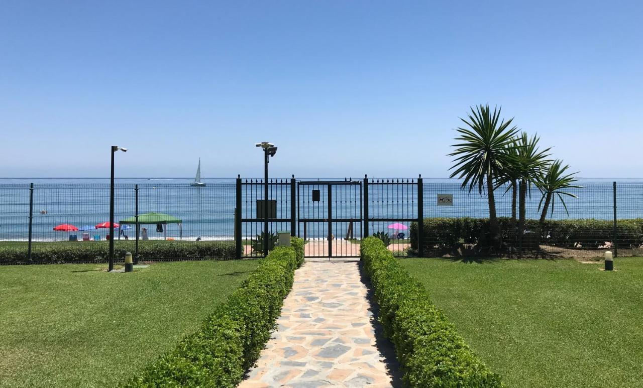 Marbella - Frontline Apartment Estepona