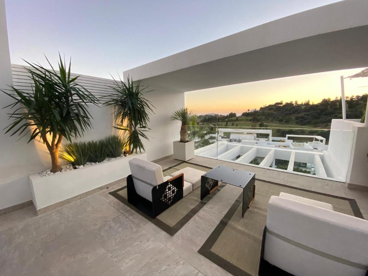 Siempre Mas Penthouse Atalaya Hills Golf Marbella 2 Large Bedrooms 4 Guests Apartment