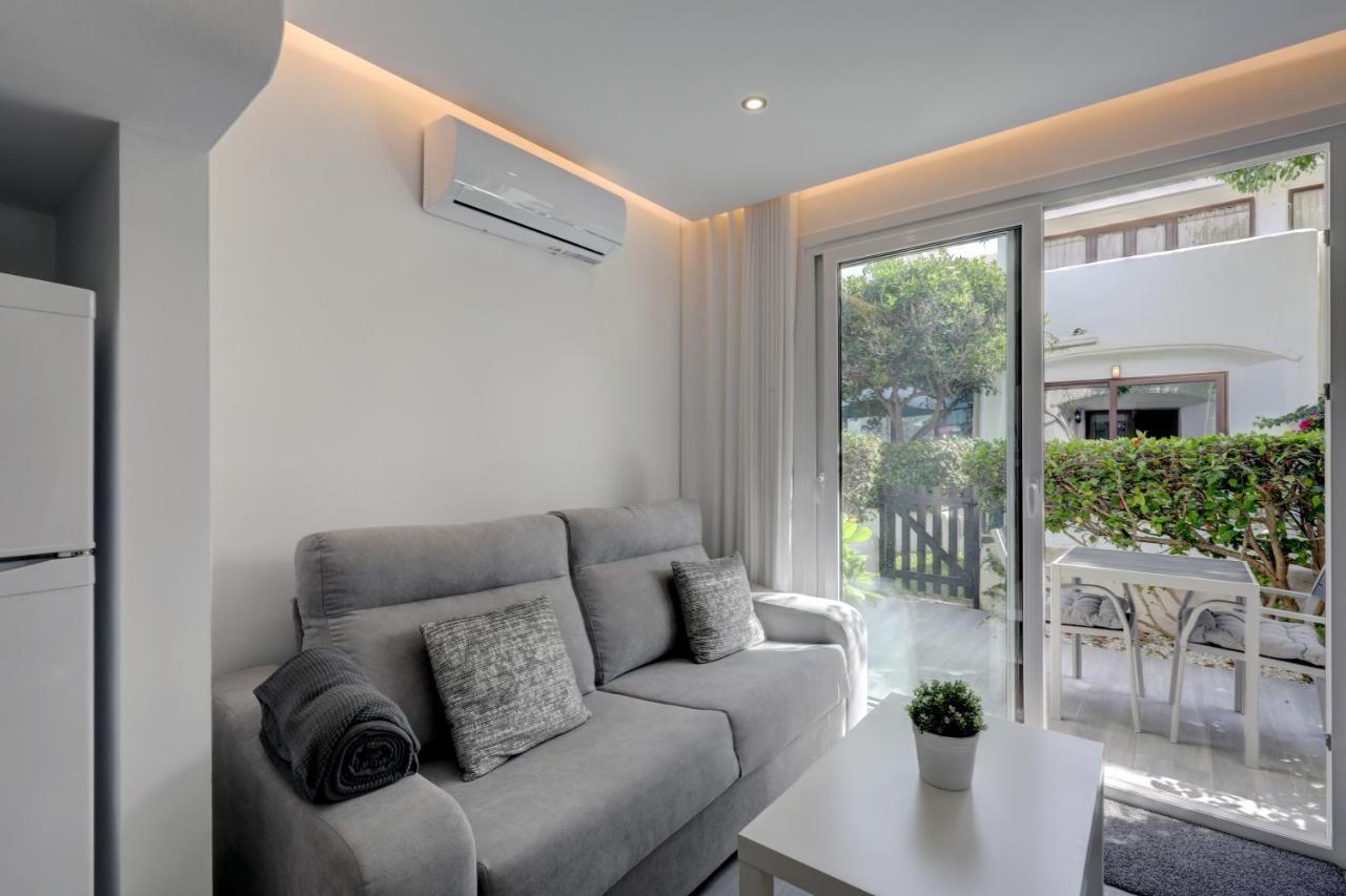 Modern House Only A 3 Minute Walk To The Beach.