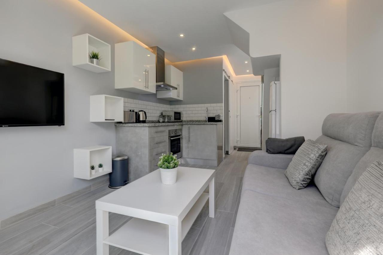 Modern House Only A 3 Minute Walk To The Beach.