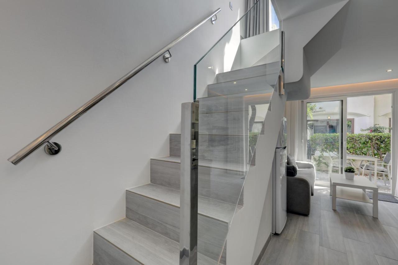 Modern House Only A 3 Minute Walk To The Beach. *