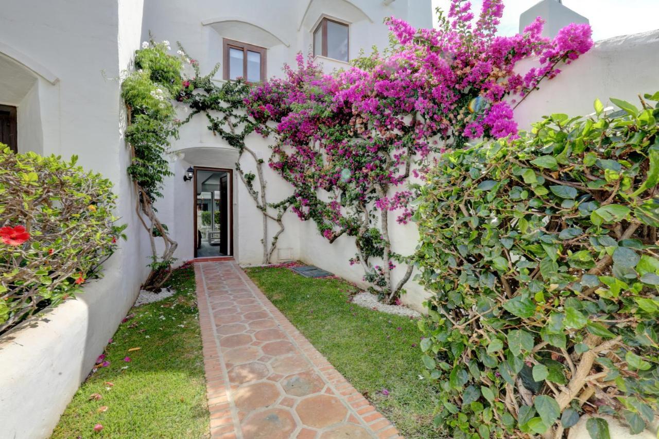Modern House Only A 3 Minute Walk To The Beach. Estepona