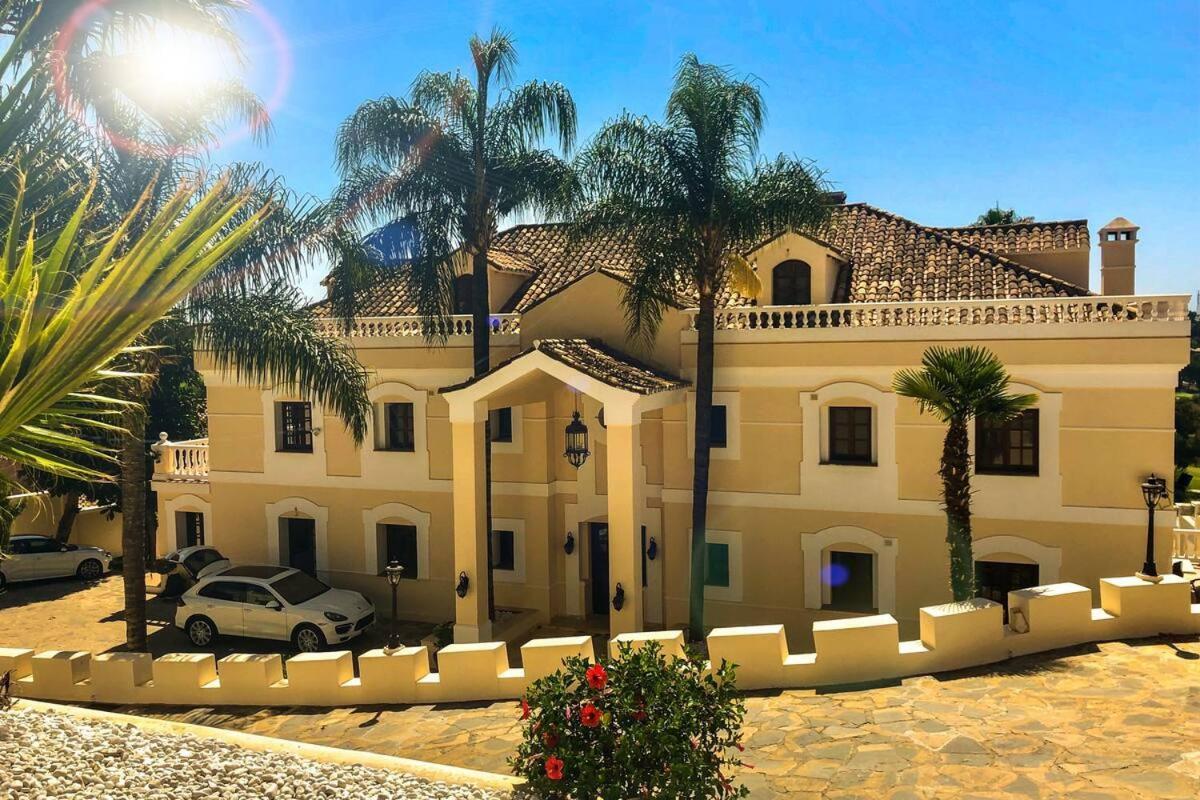Huge Golf And Mansion 8 Min From Puerto Banus Holiday home *