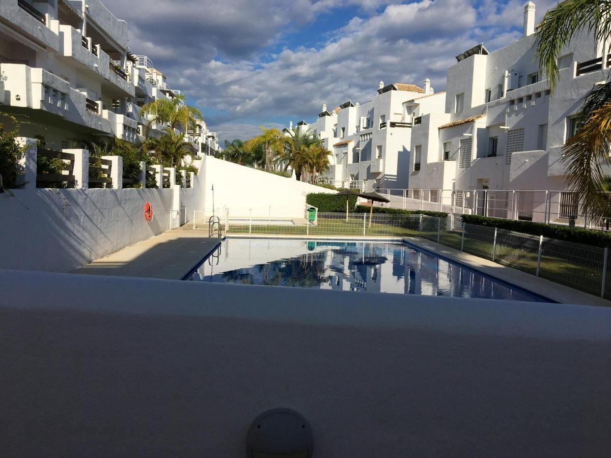 Elegant Estepona, Sea View Apartment Estepona