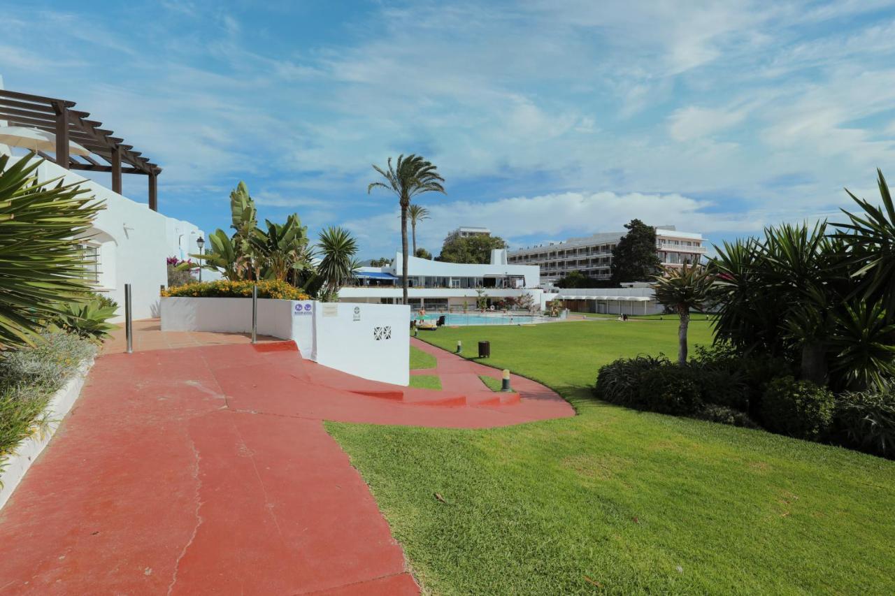 Modern House Only A 3 Minute Walk To The Beach. Estepona