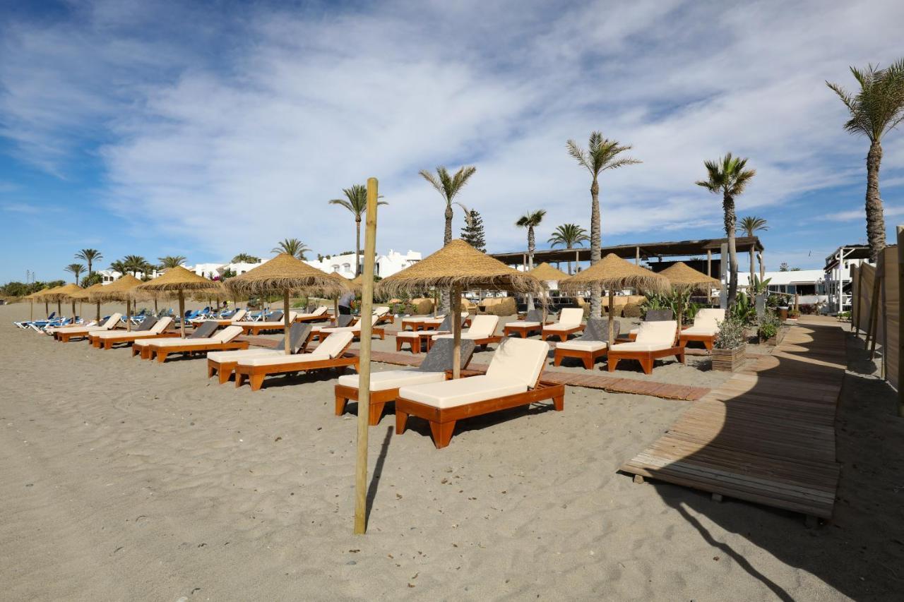 Apartamento Modern House Only A 3 Minute Walk To The Beach.