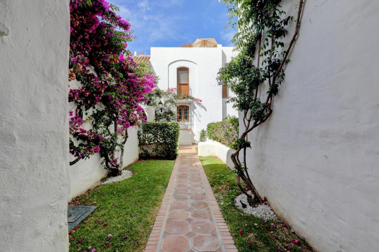 Modern House Only A 3 Minute Walk To The Beach. Apartamento Estepona