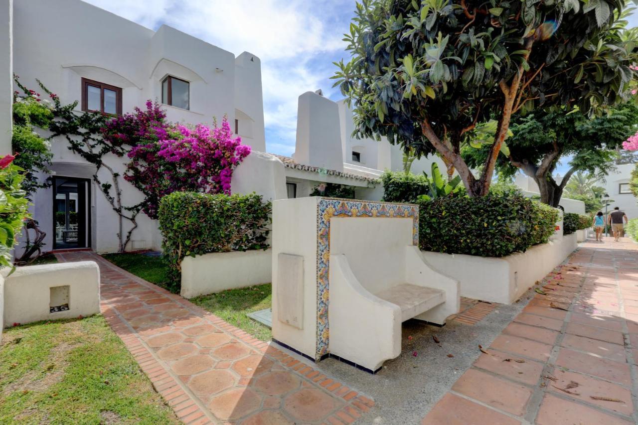 Modern House Only A 3 Minute Walk To The Beach. *