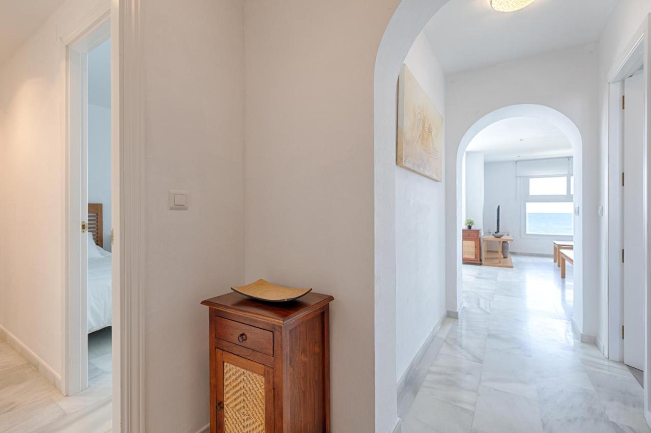 Front Sea View Apartment *