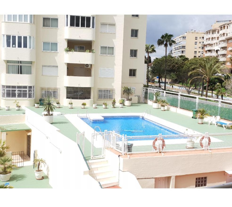 Fantastic In Front Of The Sea & Marina Apartment