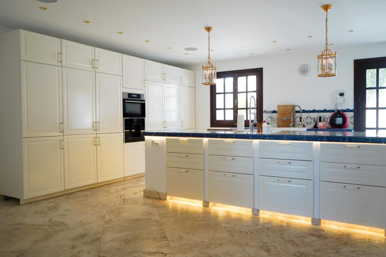 Huge Golf And Mansion 8 Min From Puerto Banus Holiday home *
