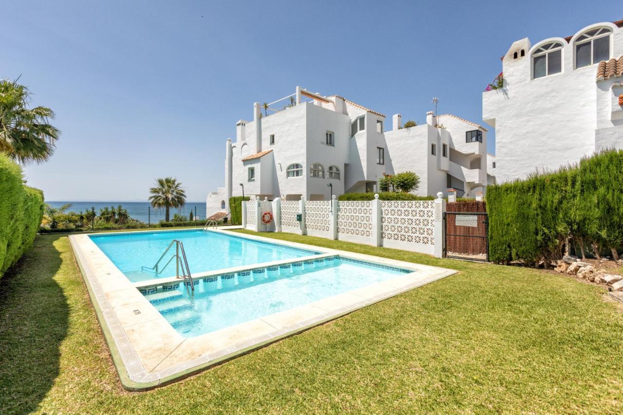 Front Sea View Apartment *