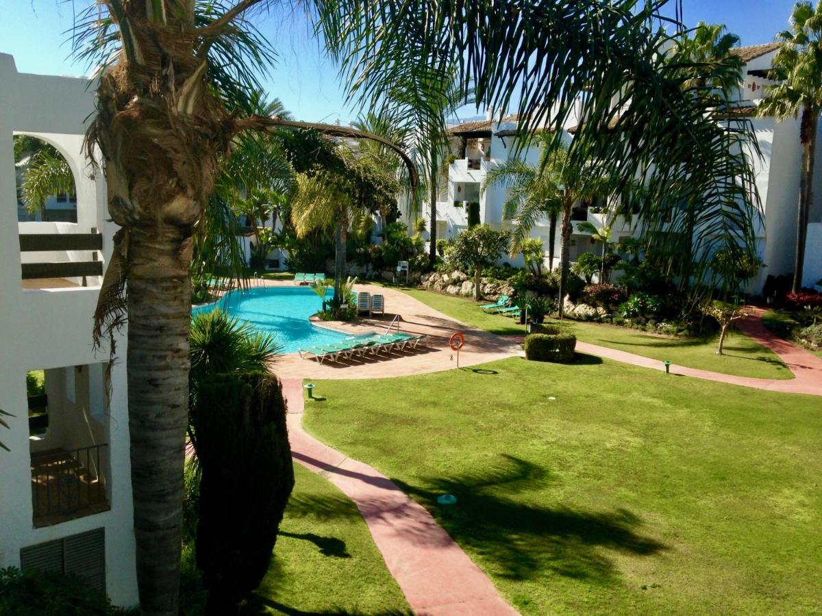 Exceptional Beachfront Complex With Pool In Costalita, * Estepona