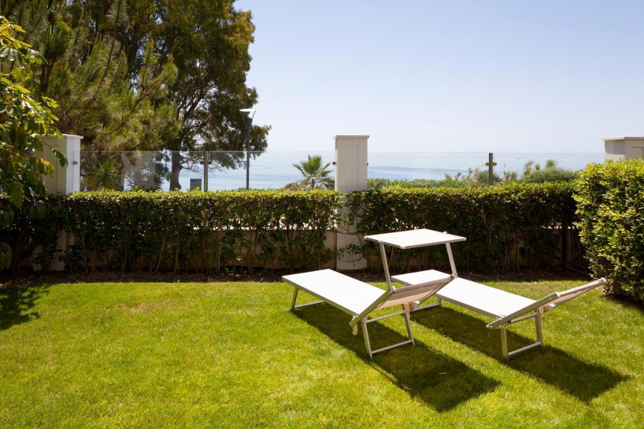 Frontline Ground Floor With Private Garden, Doncella Beach. Apartment Estepona