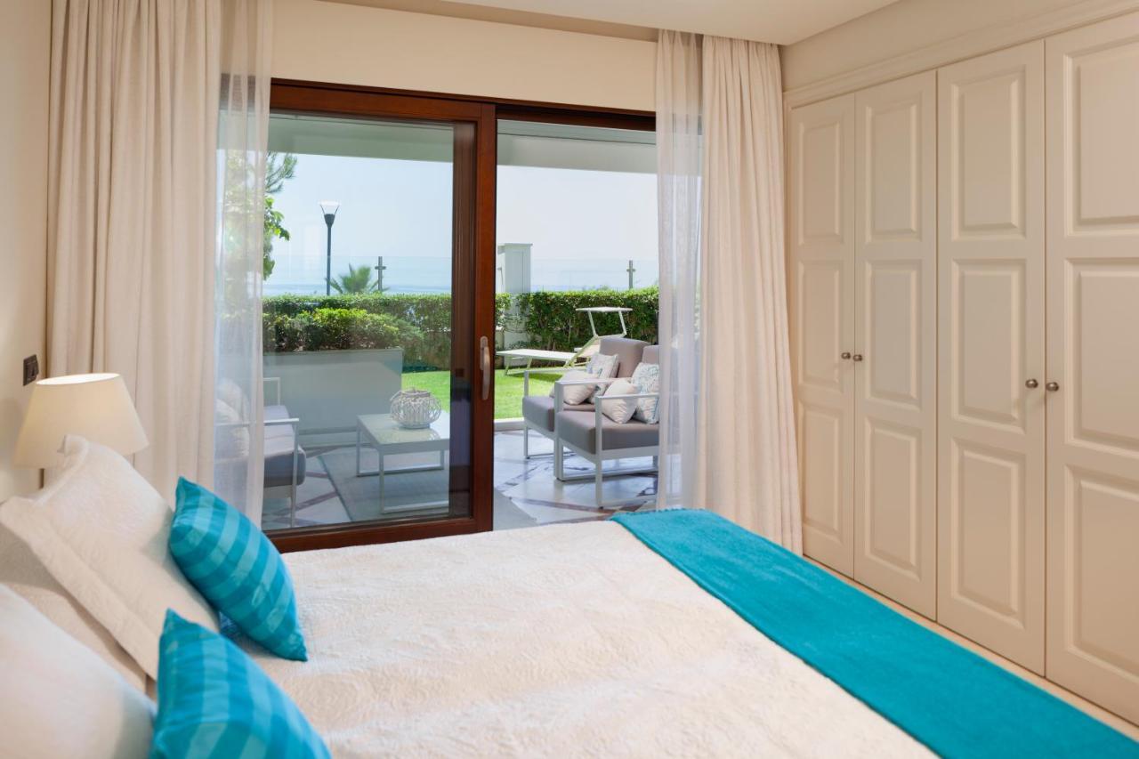 Apartment Frontline Ground Floor With Private Garden, Doncella Beach. *