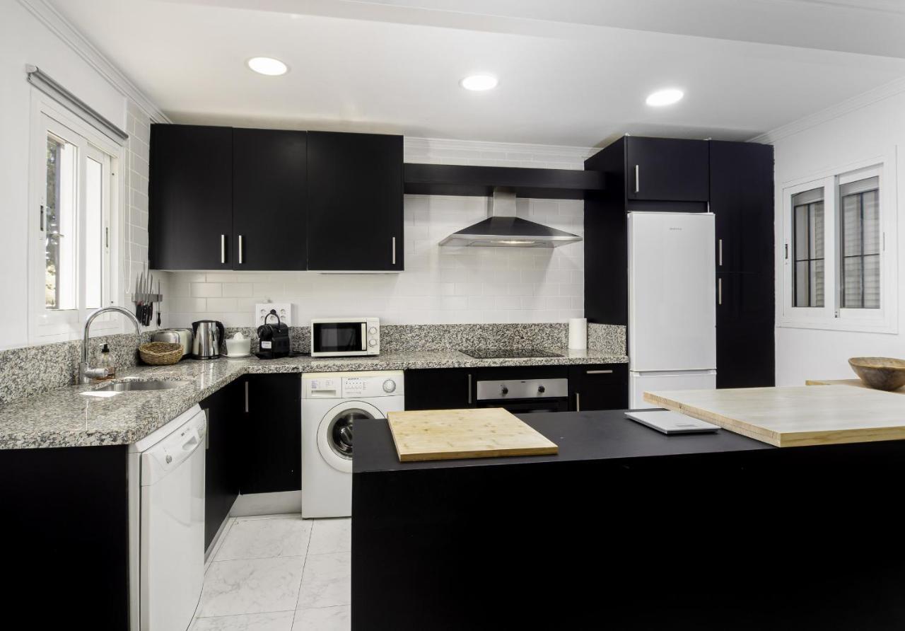Villa 5 Beds With Private Pool Near - 5007
