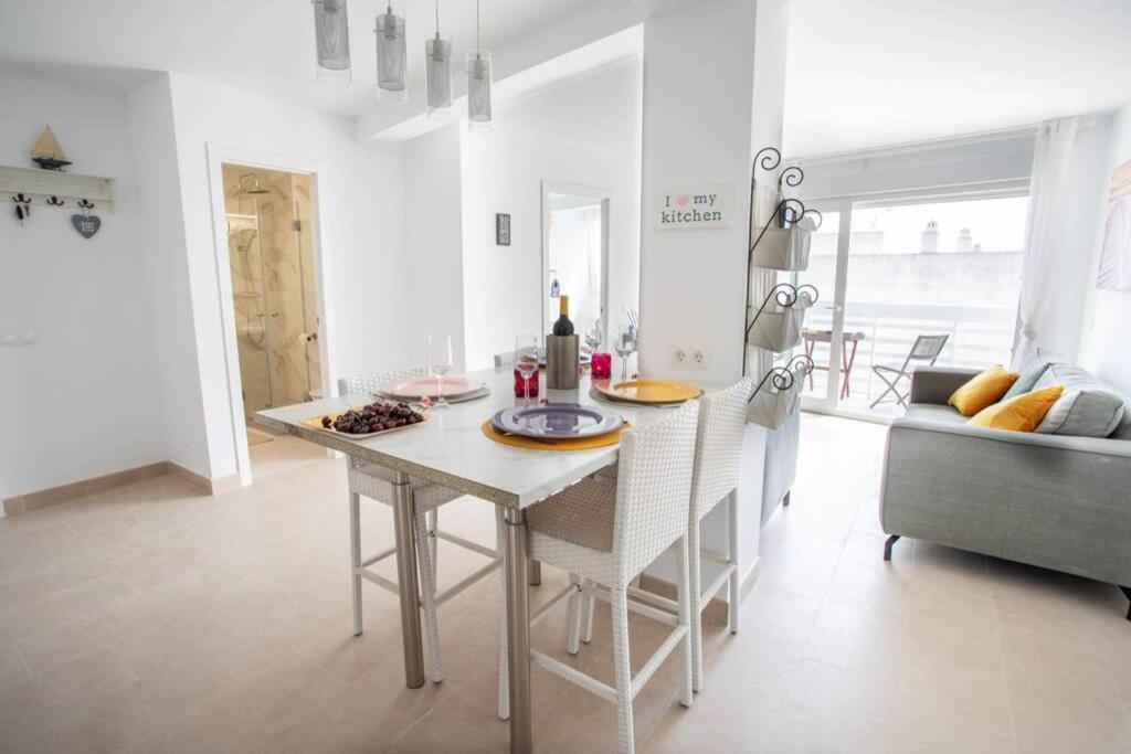 Apartment New Fantastic Location 2 Bed, 2 Bath 150m From The Beach, Central *