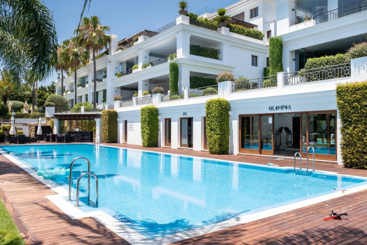 Frontline Ground Floor With Private Garden, Doncella Beach. Apartment