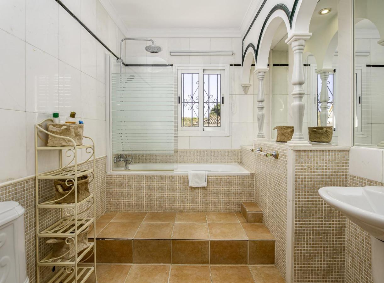 Villa 5 Beds With Private Pool Near - 5007 Estepona