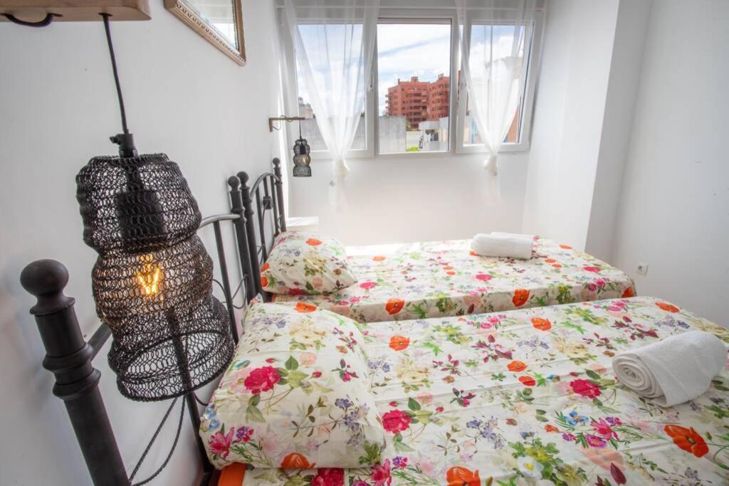 New Fantastic Location 2 Bed, 2 Bath 150m From The Beach, Central Apartment *