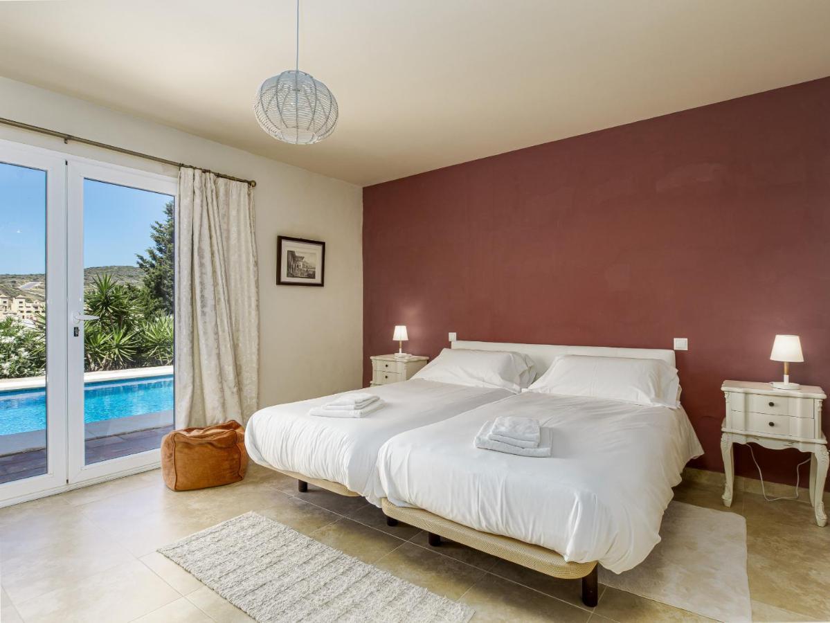 5 Beds With Private Pool Near - 5007